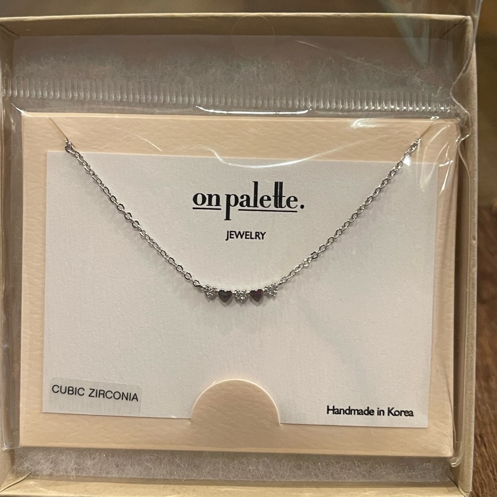 NWOT Silver colored 5 Dainty Hearts Necklace